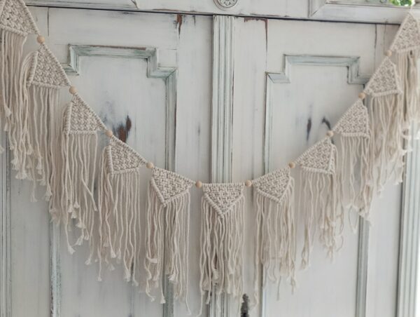 Závěs gyrlanda macrame